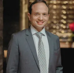 Dr. Carlos Bernal